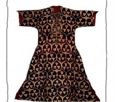 Tlsml kyafetler zerinde u ana kadar 55 sure tespit edildi. Bu kyafetlere en ok yazlan ise Fatiha suresi. Yasin hastalklara kar yaplyor ve genellikle de lm deindeki padiahlarn kyafetlerine ileniyor. Fetih suresi savaa kacak olan padiahlarn kyafetlerinde mutlaka yer alyor. Ayetel Krsi de belalardan koruduu iin yine sava kyafetlerinde ska kullanlyor. Felak ve Nas sureleri ise daha ok ruhsal hastalklarda gmleklere ilenmi.