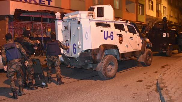 stanbul Emniyet Mdrl&#8217;nn Vatan Caddesi&#8217;ndeki yerlekesinden kan ekipler saat 04.00 sralarnda nceden belirlenen birok adrese baskn yapt.