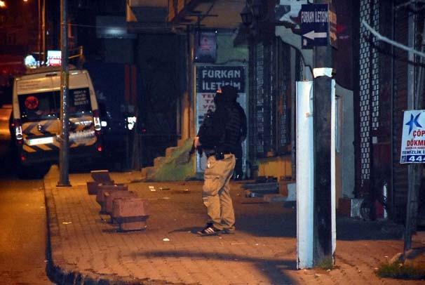 stanbul Emniyet Mdrl Terrle Mcadele ube Mdrl&#8217;ne bal polis ekipleri, zel Hareket polislerinin de desteiyle stanbul&#8217;un baz ilelerinde terr rgtlerine ynelik operasyon yapt.