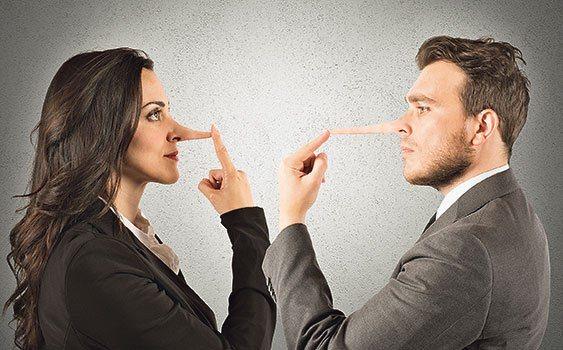 "Burada temel sorun insan doasnn eitlilii. Yakndan tandnz birinin doruyu syleyip sylemediini mimiklerinden anlyor olabilirsiniz, ancak dier insanlarla kar karya gelince bu durum farkl olacaktr; zira elimizde vcut dilinin evrensel bir szl yok. Yalan sylemekle ilgili herkes iin deimez iaretler yok. Ben gergin bir ekilde kkrdarm, bakalar daha ciddi bir yz ifadesi taknabilir, bazlar gz temas kurarken, dierleri bundan kanabilir."