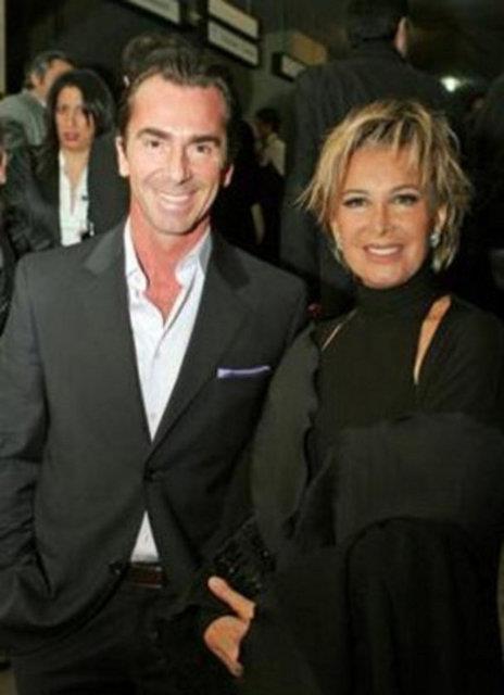 lker nanolu'nun babas yapmc Trker nanolu annesi ise Filiz Akn.