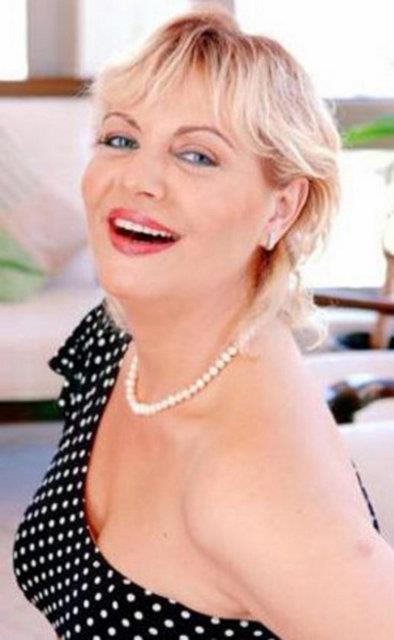 Merref Akay, manken enay Akay'n halas. kili bir dnem tartmalaryla da gndeme gelmiti.