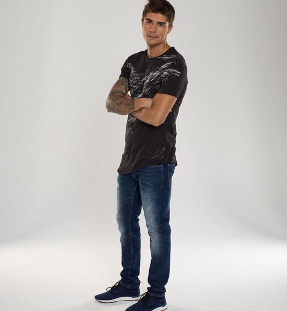 Zac Efron&#8217;a benzerliiyle dikkat eken oyuncu Bar Murat Ya&#8217;nn, Akalay&#8217;n kuzeni olduu renildi.