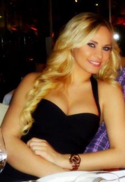 Daha sonrasnda da Passaparola yarmasnda hosteslik yaptktan sonra eitli televizyonlarda sunuculuk yapt.