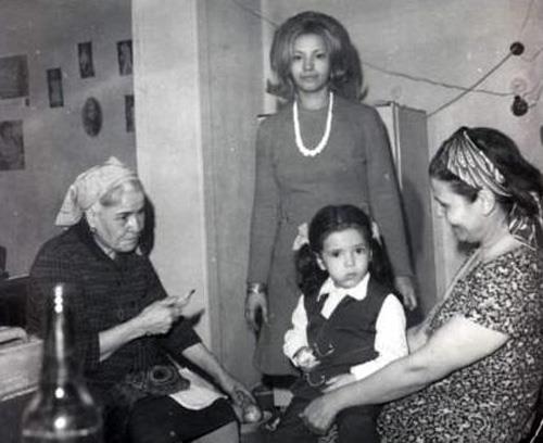 Yeim Salkm annesi, teyzesi ve anneannesi ile birlikte.