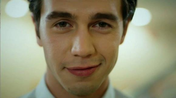 'Gnei Beklerken' dizisiyle yldz bir anda parlayan gen oyuncu smail Ege amaz'n Instagram hesabndan fotoraf takipilerini de artt...