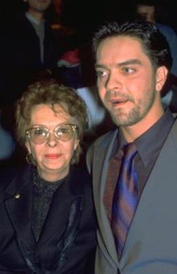 Beyazt ztrk ve annesi Nurten Hanm.