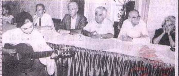 15/08/1989 Aziz Nesin, Mina Urgan, Rasih Nuri leri, Mehmet Ali Aybar ve Emil Galip Sandalc cezaevlerindeki alk grevlerine destek amacyla 48 saatlik alk grevine balad.