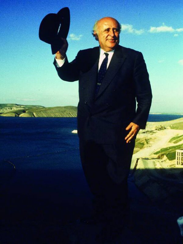 15/08/1996 Dnemin Cumhurbakan Sleyman Demirel kumarhane yasa yasasn onaylad.