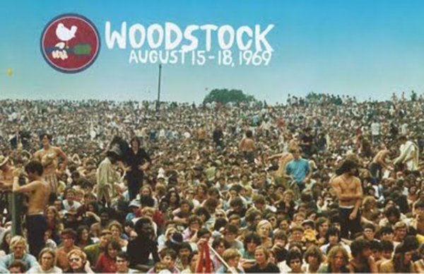 15/08/1969 Woodstock Mzik ve Sanat Festivali, New York yaknlarnda bir mandrada 400 bin kiinin katlmyla balad. Festival  gn srd.