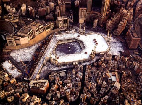 Yeni yaplan metroyu, eytan Talama mahallinin son halini, Saf ve Merve tepeleri arasna yaplan yolu, Kbe etrafnda yklan 8 bin 500 binay ve devasa otel inaatlarn yukardan ekilmi fotoraflarla net bir ekilde grebiliyorsunuz.