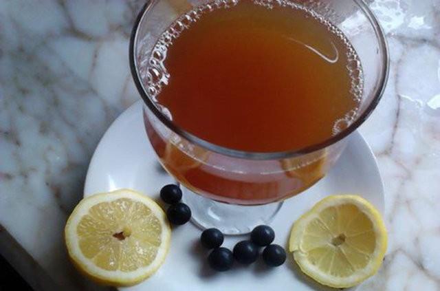 Demirhindi meyvesi ve 40 eit baharatn ayn kap ierisinde kaynatlmasyla oluturulan Demirhindi erbeti, nce yksek atete daha sonra da orta ve ksk atete toplam 6 saat kaynatlyor.Kaynatldktan sonra iine tamamen doal bal ilave edilen erbet, 6 saat daha kaynatldktan sonra soumaya braklyor ve ardndan servis ediliyor.