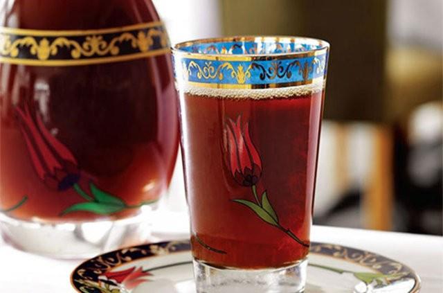 En nemli malzemesini Hindistan'da yetien Demirhindi meyvesi olan Demirhindi erbeti, 40 eit baharattan yaplyor ve tamamen doal bir karmdan oluuyor.