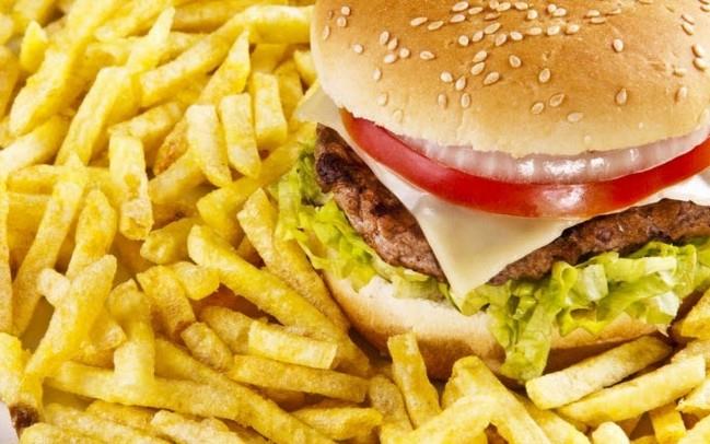 Eer vcutta karacierin metabolize edebileceinden daha fazla eker varsa, karacier ekeri yaa dntryor. Bu yalar kana salnyor ve trigliserid oran artmaya balyor.