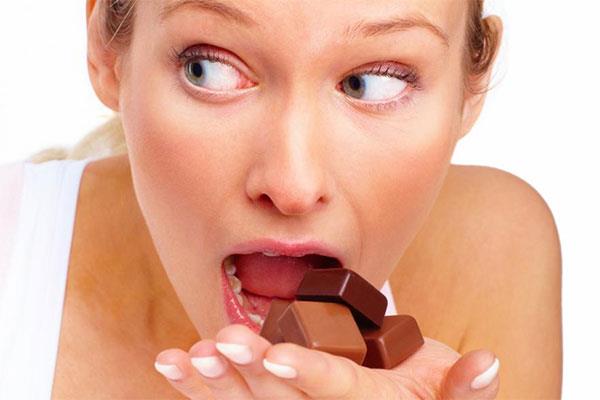 Fazla eker tkettiinizde vcudunuz kannzdaki eker seviyesini normal seviyeye indirmek iin giderek daha fazla inslin salglyor. Aldnz ekeri yakamazsanz, ya olarak depolamaya balyorsunuz.