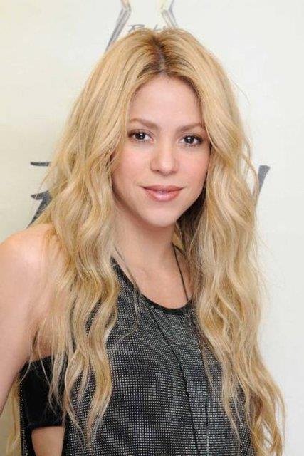 Shakira  Birok pop yldz gibi Shakira da sosyal medyay etkin bir ekilde kullanyor. ki Grammy dll gzel arkcnn, Facebook'ta tam 107 milyon takipisi var. 2013'te UNICEF'le birlikte sosyal medya hesaplarndan balatt kampanyayla, 800 bin felli ocua a ve binlerce yardma muhta ocua milyonlarca dolarlk yardm yaplmasn salad.