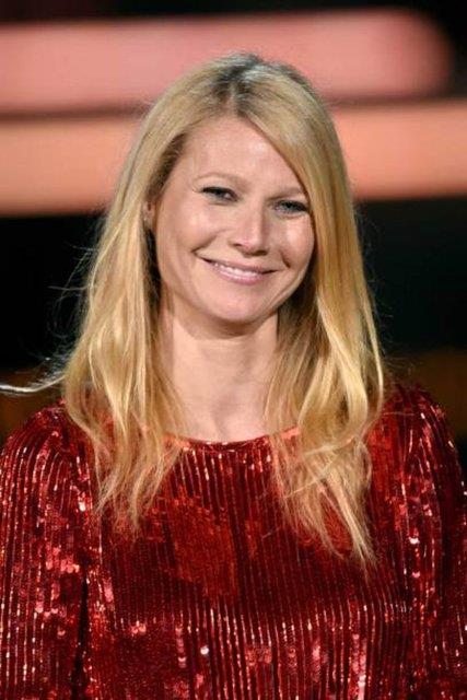 Gwyneth Paltrow<p>  Amerikal dnyaca nl oyuncu Paltrow, 2008'de at site ile en sevdii moda rnlerini, yemek tariflerini, otelleri vb. paylat. Bu siteyi ayn zamanda kendisi hakkndaki haberleri aktarmak iin de kulland. Site ksa zamanda byd ve site trafii artt. Sosyal medyay da ska kullanan Gwyneth Paltrow, 2014'te Chris Martin ile ayrldn da bu mecralardan takipilerine aktard.