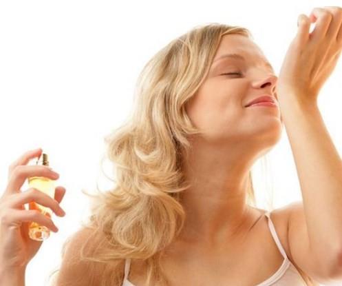 Duyu organlar<br>    Kadnlarn iitme ve koklama duyular daha gldr. Buna karlk erkekler a kar daha hassastr. Erkek gz ayrntlar daha iyi seer.