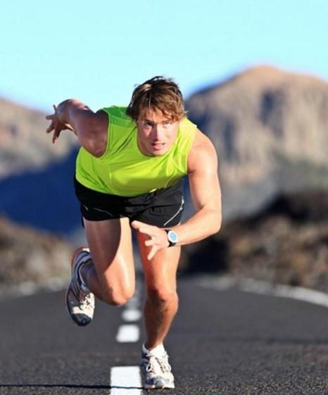 Bacaklar  <br>  Erkeklerin bacaklar daha uzun ve kasldr. Bu yzden kadnlardan daha hzl koar, daha uzaa zplarlar.