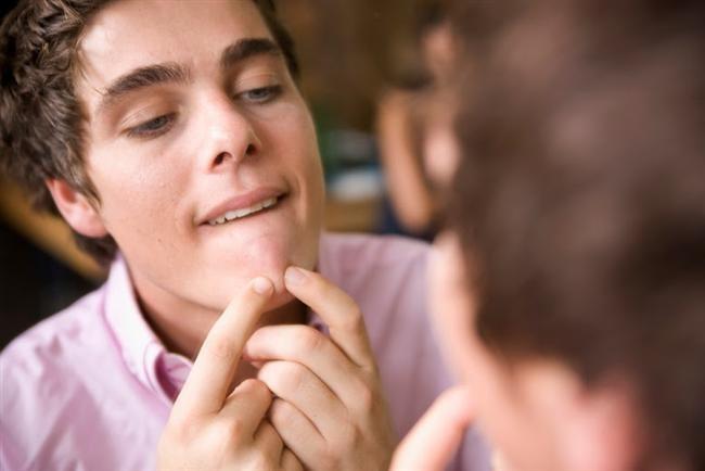 Ergenlik sivilcesi  <br>  Erkeklerin sivilce sorunu daha fazladr. Bu da daha ok testosteron hormonundan kaynaklanmaktadr. Bu hormon ya bezlerini uyarr ve derideki gzeneklerin tkanmasna, dolaysyla da sivilceye neden olur.