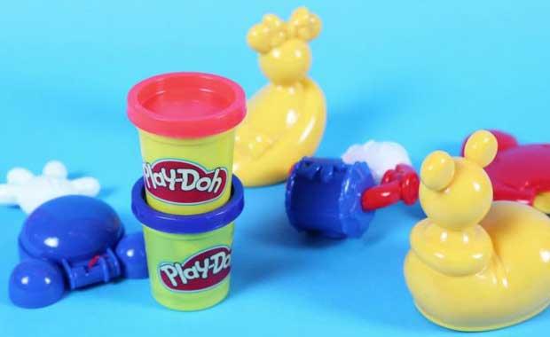 Oyun Hamuru  <br>  General Electric'te m�hendis olarak �al��an James Wright, �kinci D�nya Sava�� s�ras�nda u�ak lastikleri, asker postallar� ve benzeri �eyler i�in �lkesinin ihtiya� duydu�u plasti�i silikon ile de�il plastikle yapmaya �al��t�. 1943 senesinde silikon ya��n�n i�ine borik asit ekledi ve �ekil alabilen yumu�ak bir hamur ortaya ��kt�. B�ylelikle de oyun hamurlar� icat edilmi� oldu.