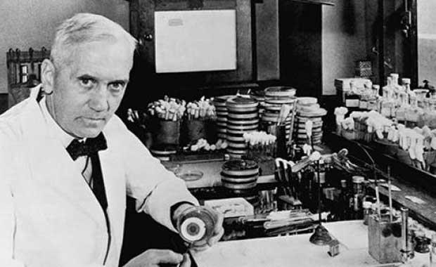 Penisilin  <br>  Sir Alexander Fleming, bakteri �retti�i bir kapta olu�an k�f�n �evresindeki t�m bakterileri �ld�rd���n� g�rd�. K�f �zerinde ara�t�rmalar�na devam eden Fleming, hastal�klar� b�y�k derecede yok eden bir antibiyotik olan Penicilin a��s�n� ke�fetti.