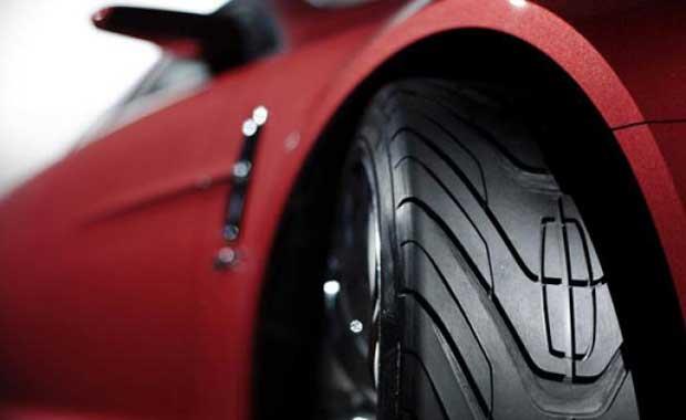 Lastik<br>    Araba lastiklerinin �retiminde kullan�lan 30 bile�enli kau�uk hamuru haz�rland�ktan sonra �zel bir ezici ile ezilir. �ekil verildikten sonra kuma�larla birle�tirilen lastik, �zel f�r�nda pi�irilerek vukanize edilir ve haz�r hale getirilir.