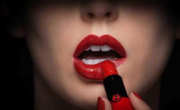 K�rm�z� Ruj<br>    O rujun seksili�i k�rm�z b�ce�inden geliyor.