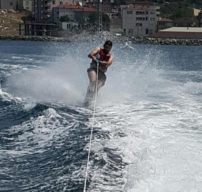 Bayraktar, 2022'de Ukrayna Devlet Ba�kan� Volodimir Zelensky taraf�ndan Ukrayna Devlet Liyakat Ni�an�'na lay�k g�r�lm��t�r. S�z konusu ni�an, 2 Ekim 2022?de T�rkiye'ye gelen Ukrayna Devlet Ba�kanl��� Ofisi Ba�kan� Andri Yermak taraf�ndan takdim edilmi�tir.