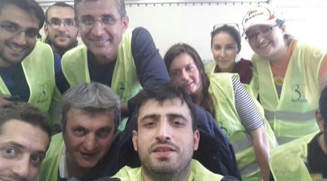 Savunma sanayi d���nda da milli ve �zg�n teknoloji geli�tirme �al��malar� y�r�ten Bayraktar, T�rkiye'nin ilk u�an arabas� CEZER�'yi geli�tiren ekibin de ba��nda yer almaktad�r. Sel�uk Bayraktar, �u anda k�sa pistli gemilere ini�- kalk�� yapabilecek Bayraktar TB3 S�HA ve T�rkiye?nin ilk insans�z sava� u�a�� projesi olan Bayraktar KIZILELMA M�US (Muharip �nsans�z U�ak Sistemi) geli�tirme projelerine liderlik etmektedir.