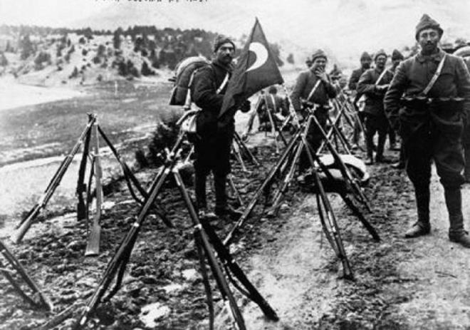 Cephede sava�an veya g�n�ll� hem�ire olarak yerini alan Nezahat Onba��, Hem�ire Safiye H�seyin, Hatice Han�m ve Zeynep Mido ve Hem�ire Erica gibi daha nice e�siz kahramanlar y�reklerdeki an�tsal yerlerini ald�lar…