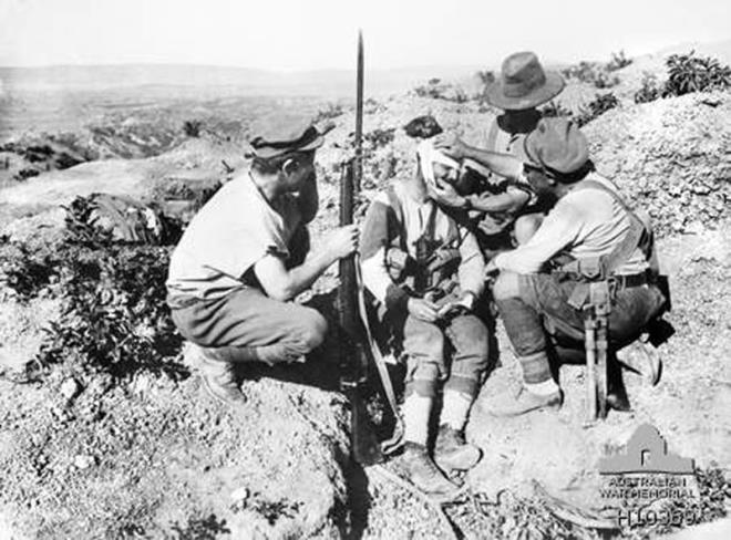 Doktor Rag�p Bey ile her g�r��mesinde hasretini dindirecek f�rsat� dahi bulamayan Hem�ire Erica, sava� su�u i�leyerek kimyasal gaz kullanmaktan bile �ekinmeyen �ngiliz askerlerinin, 17 Aral�k 1915’te y�rt�c� ku� gibi s�z�len bir tayyare ile g�nderdi�i bomban�n patlamas� sonucu parampar�a olacakt�.