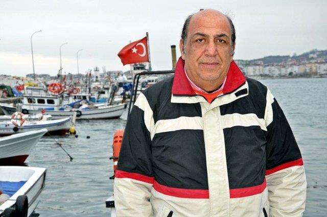 "Hepimiz birimiz, birimiz de hepimiz i�indi" Serinin filmlerinde adeta bir t�ls�m oldu�unu vurgulayan Gezmi�, hareketli m�zik �al�nd���nda e�lendiklerini, duygusal m�ziklerde ise h�z�nlendiklerini ifade etti. O g�nleri �zlemle and�klar�n� belirten Gezmi�, �unlar� kaydetti: "�u anda Hababam S�n�f�'n� be�inci nesil seyrediyor.