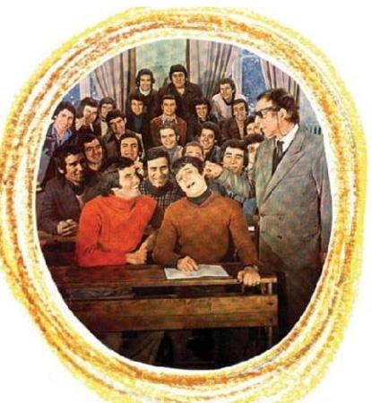 Yeri geldi�inde ��rencilerini azarlayan onlar�n kula��n� �eken Mahmut Hoca yeri geldi�inde de onlarla birlikte a�lard�.