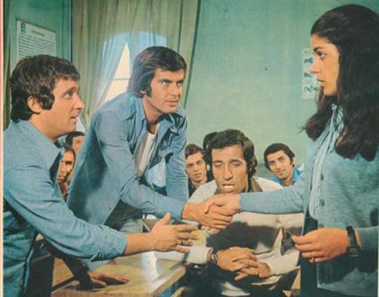 S�n�f�n yak���kl�s� Damat Ferit'i Tar�k Akan oynuyordu.