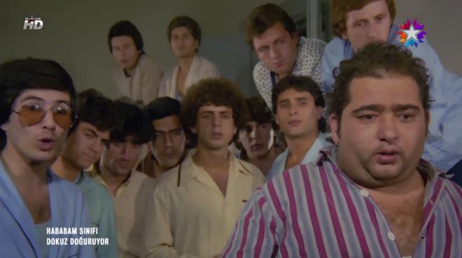 "Hababam S�n�f� Dokuz Do�uruyor" filminde "K�v�rc�k �mer"i  canland�ran Talip G�ran y�llar sonra g�r�nt�lendi.