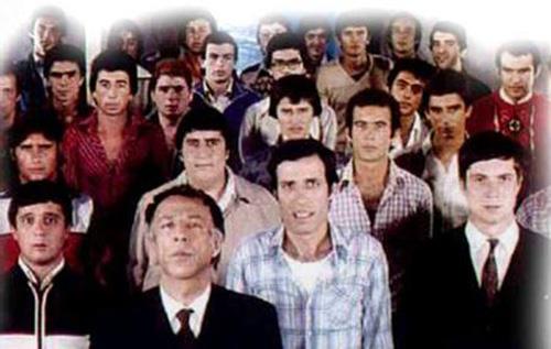 Hababam S�n�f�'n�n "tatl� sert" Mahmut Hoca's�n� usta oyunu M�nir �zkul canland�r�yordu.