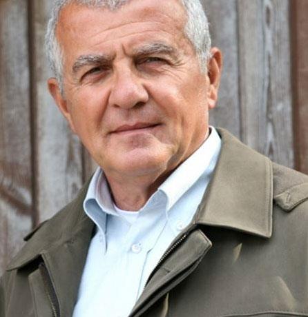 Usta Sanat�� en son D��ler ve Umutlar dizisinde yer alm��t�r.