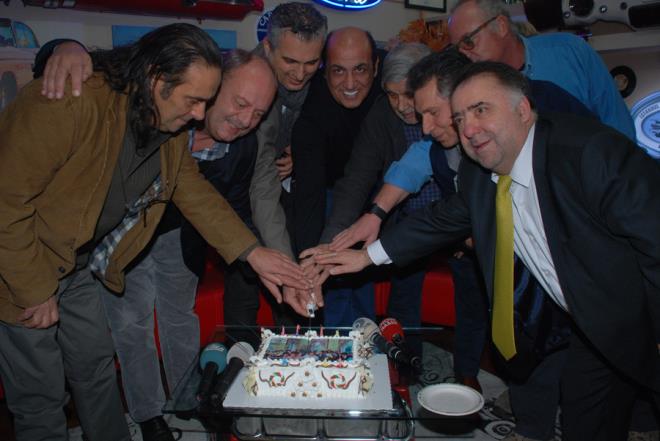 Filmin k���k oyuncusu Tuncay Ak�a ise zaman i�erisinde �ok say�da yap�mda yer ald���n� ifade ederek “Ama hala biz Hababam S�n�f�'nda ki o ufak g�len �ocuk olarak hat�rlan�yoruz” �eklinde konu�tu.