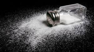 Sofra Tuzu: Karbonat kadar g��l� olmasa da, sofra tuzu da bilinen di� beyazlat�c�lar aras�ndad�r.