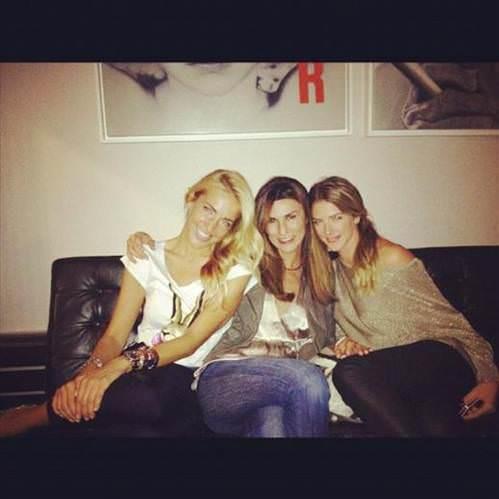 Burcu Esmersoy  <br>  Sizi seviyorum k�zlar.