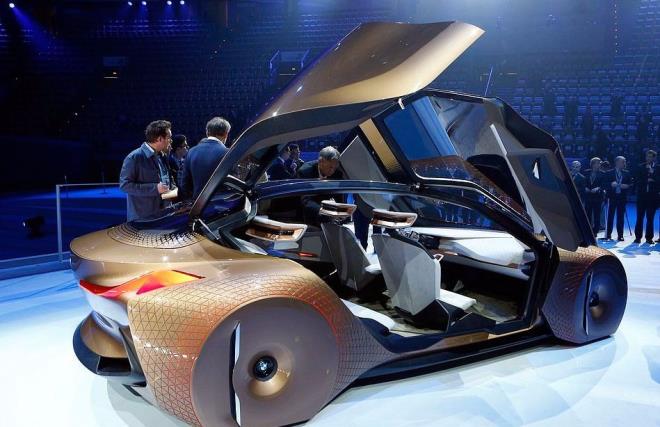 Araca tanm olarak sedan denilse de gvdenin ekli bir coupe&#8217;yi andryor.