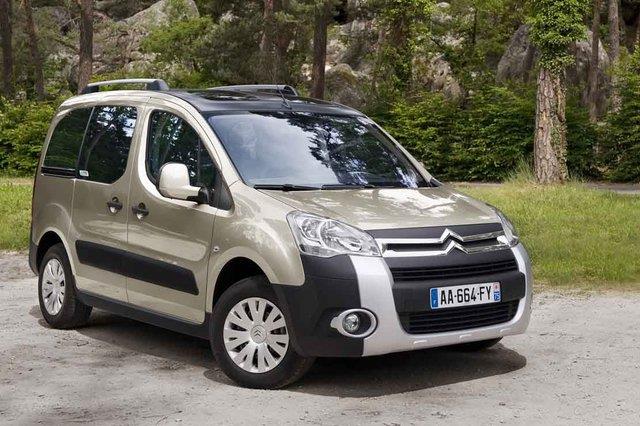 2015 model Berlingo'lar 55 bin 475 TL'den balayan fiyatlarla sata sunulurken deme koullar kapsamnda 25 bin TL 25 ay faizsiz vadelendirme seenei de sunuluyor.