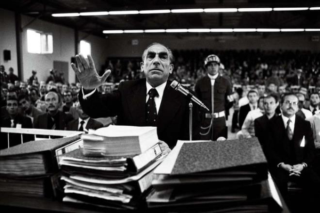 12 Eyll sonras askeri mahkemede yarglanan Alparslan Trke savunmasn yapyor,1981.