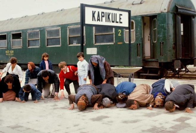 Bulgaristandan Jivkov rejiminin basksndan kaarak Kapkule snr kapsndan Trikyeye gelen Trk asll Bulgar vatandalar topra pt.