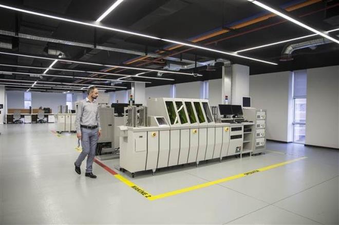 Vatandalarn bavuru srasnda yanlarnda biyometrik fotoraf getirmeleri yeterli olacak. Biyometrik fotorafn sahip olmas gereken zellikler konusunda lke genelinde tm fotoraflar bilgilendirildi. Fotorafn sahip olmas gereken zellikler konusunda Nfus ve Vatandalk Genel Mdrlnn internet sayfas zerinden de bilgiye ulalabilecek.