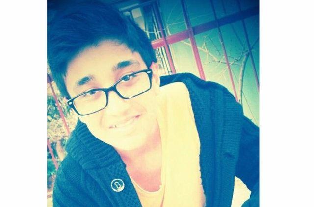 16 YAINDAK LSEL NAKL BEKLERKEN YAAMINI YTRD    <br>Kzlay Meydan'ndaki bombal saldrda yaamn yitiren karacier hastas 16 yandaki Mehmet Emre akar'n, hastal yenmek ii ailesi ile birlikte 2010 ylnda Ktahya'dan bakente tandklar ortaya kt. 42 yandaki Hikmet akar, "O benim karacierimi vereceim olumdu. Veremeden ld" diyerek gzya dkt.