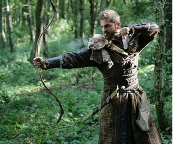 Atatrk niversitesinin 12. Uluslararas Kar Film Festivali iin ekip arkadalaryla Erzurum&#8217;a gelen Engin Altan Dzyatan, &#8220;Dirili Erturul&#8221; dizisinin, kendisi iin ok nemli bir yapm olduunu ve oyuncu olarak zerlerine ok nemli sorumluluklar yklediini ifade etti.