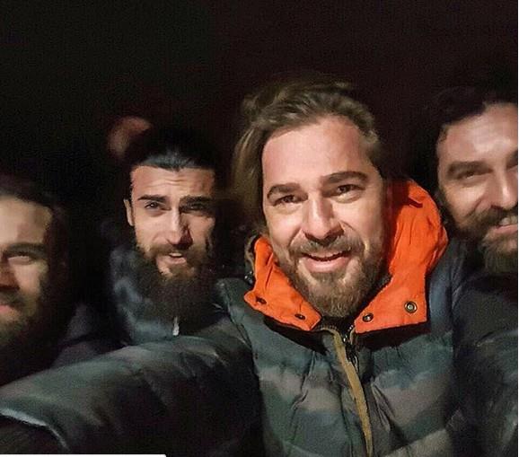 Ben zaten her zaman dikkatle yaamaya alan bir insanm ama Erturul roln stlendikten sonra zel hayatm biraz daha dikkatli yaamaya alyorum.