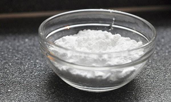 Gecemizi gndzmz zehir eden sivrisinek ve sinek srklar iin karbonatl merhemin forml hem pratik hem de etkili olabiliyor.